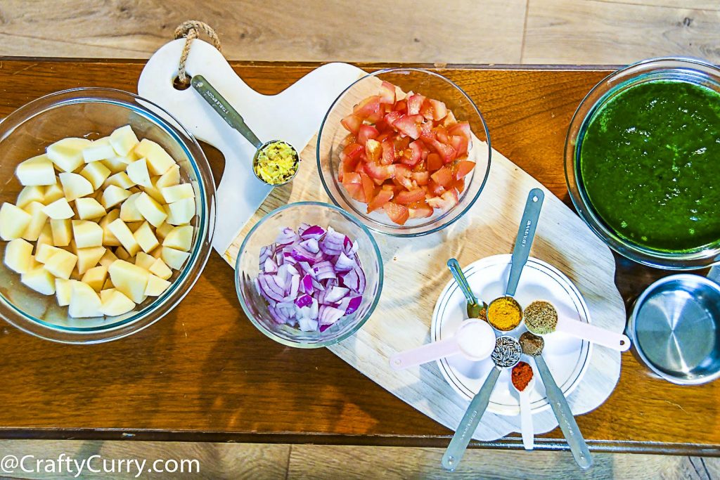 Aloo-palak-gravy-simple-recipe