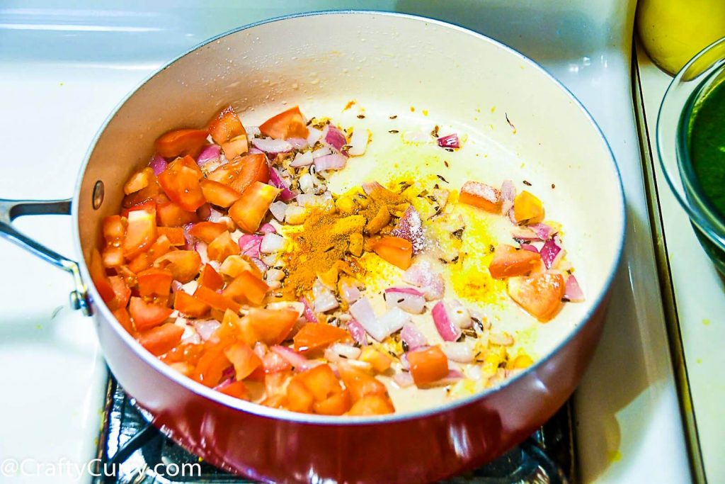 Aloo-palak-gravy-simple-recipe